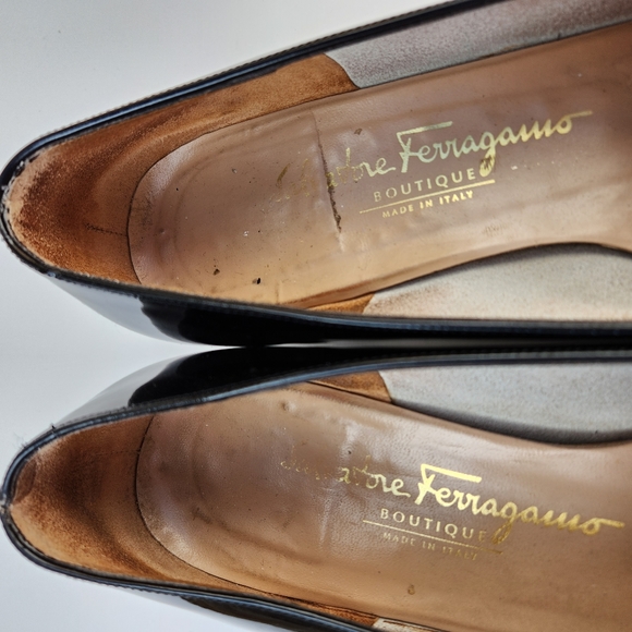 Salvatore Ferragamo Vintage '05 Vara Black Patent Flats With Bow - Picture 7 of 11